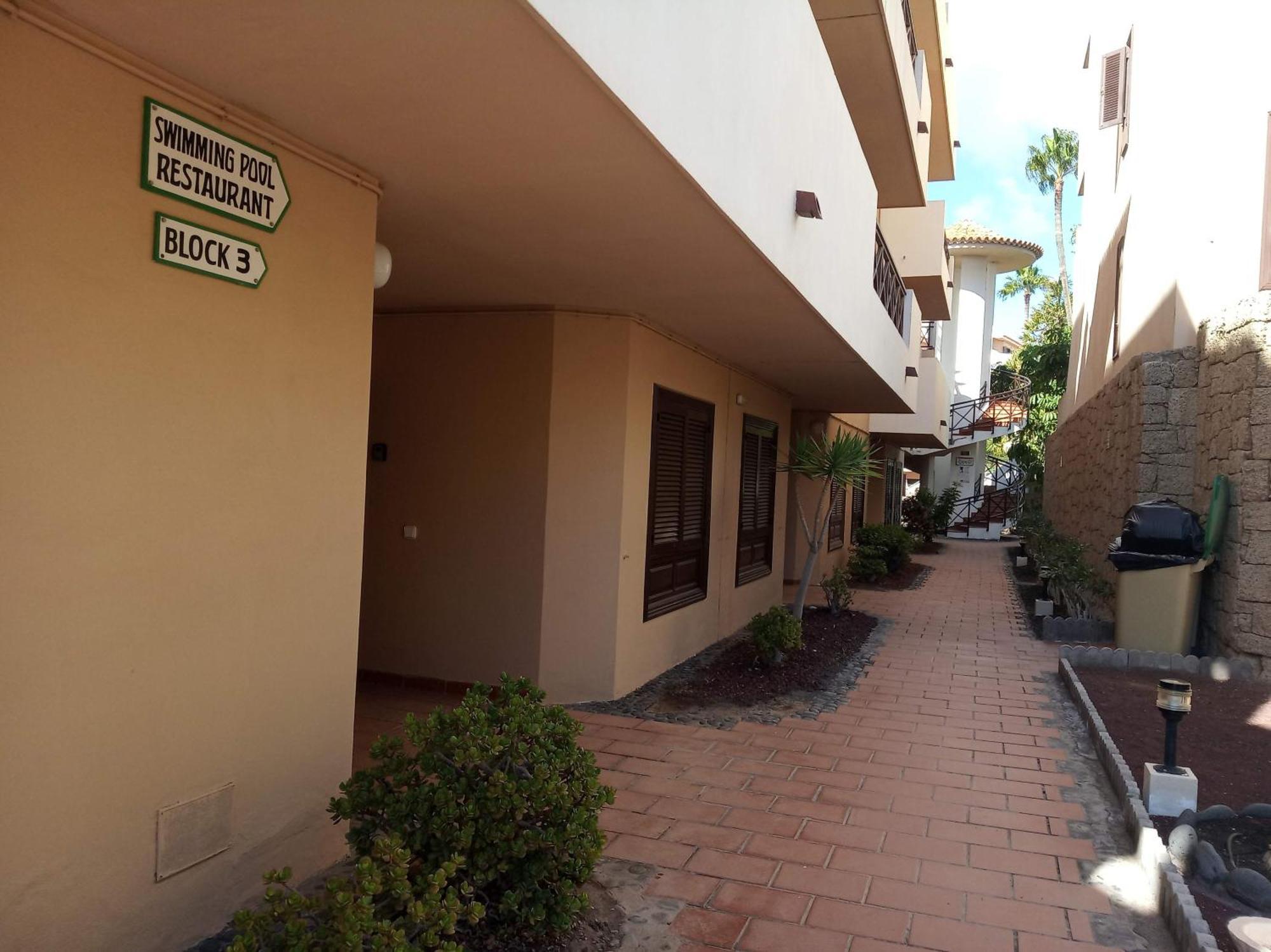 Apartment With Pool And Gardens Near The Coast San Miguel de Abona Luaran gambar